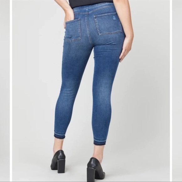 NWOT SPANX DISTRESSED ANKLE SKINNY JEANS MEDIUM WASH - Size Medium SKU:466 - Picture 2 of 16